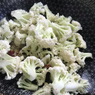 蒜苗番茄炒菜花步骤4