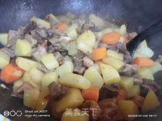 牛腩烧土豆步骤6