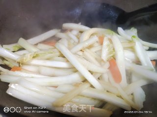 醋溜白菜根炒胡萝卜步骤4
