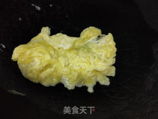 青椒白玉菇炒鸡蛋步骤3