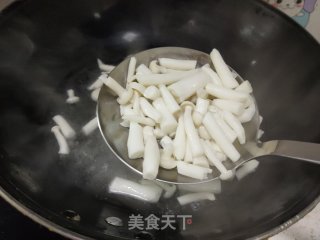 青椒白玉菇炒鸡蛋步骤5