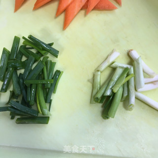 五花肉炒三色步骤5