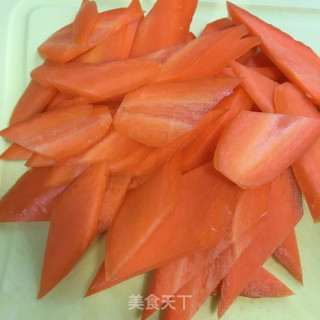五花肉炒三色步骤3
