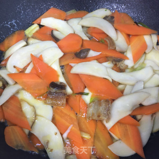 五花肉炒三色步骤9