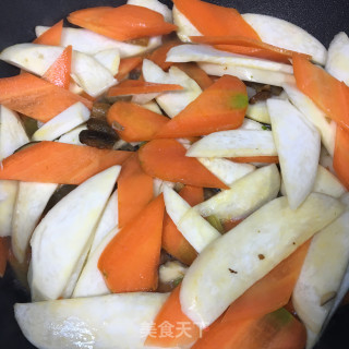 五花肉炒三色步骤8