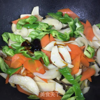 五花肉炒三色步骤10