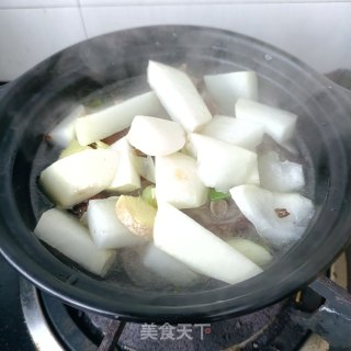 腊鸭腿萝卜煲步骤8