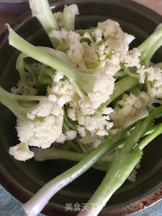 菜花炒腊肠步骤1