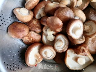 素炒香菇步骤1