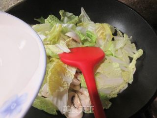 蘑菇炒黄心菜步骤5