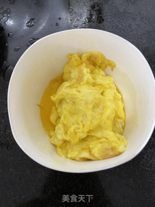 芹菜叶炒鸡蛋步骤3