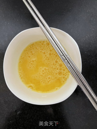 芹菜叶炒鸡蛋步骤1