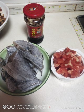 西红柿烧带鱼步骤1