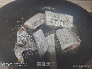 西红柿烧带鱼步骤2