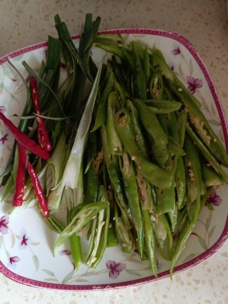 青椒炒腊肠步骤1