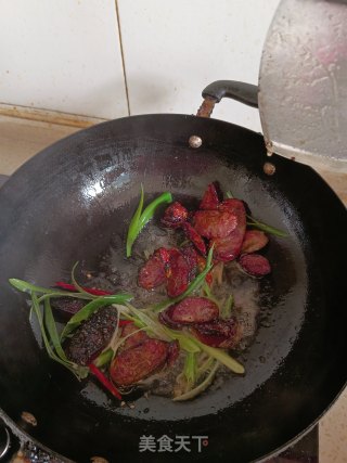 青椒炒腊肠步骤3