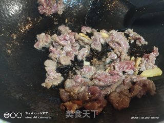 黄瓜胡萝卜炒牛肉步骤2