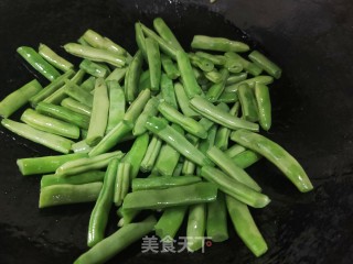 小炖肉焖豆角步骤6