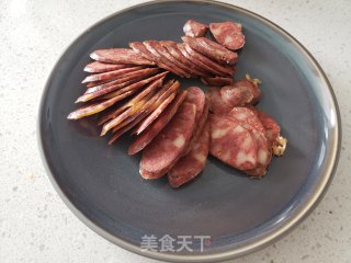 五香豆腐炒腊肠步骤2