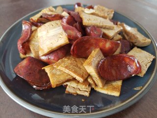 五香豆腐炒腊肠步骤6