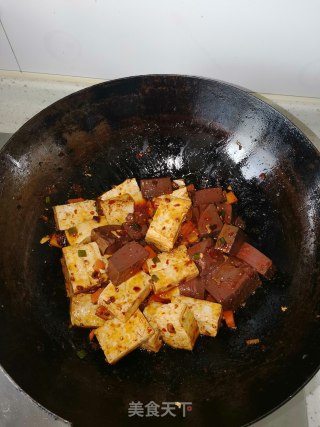 香辣鸭血烧豆腐步骤4