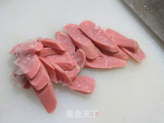 烤肠炒芹菜步骤2