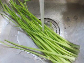 烤肠炒芹菜步骤3