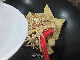 黄花菜蛋饺烧小素鸡步骤4