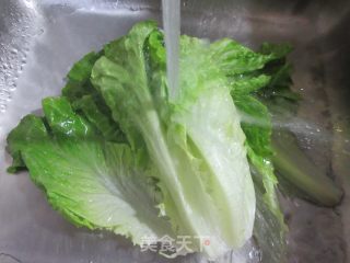 烤肠生菜炒鸡蛋步骤2