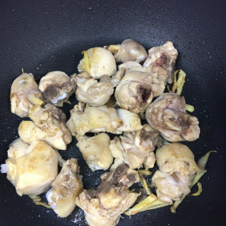 青椒土豆烧鸡腿步骤5