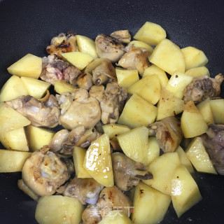 青椒土豆烧鸡腿步骤6