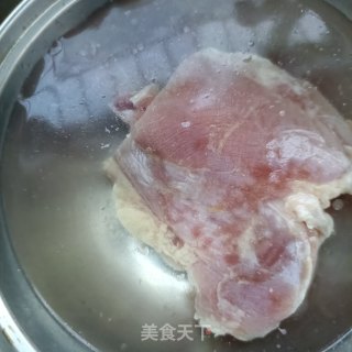 腊兔腿蒸土豆步骤1