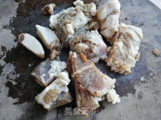 腊排骨炖萝卜步骤1