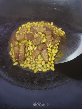 五花肉烧毛豆步骤9