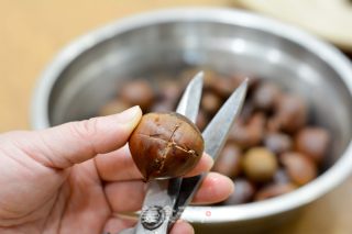 老母鸡炖栗子步骤1
