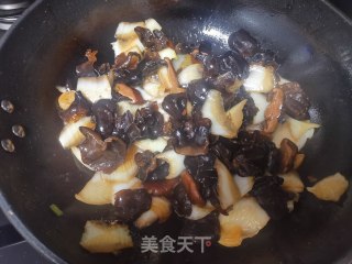 香菇木耳烧白菜步骤7