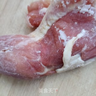 “腊味”腊兔辣肠炒松蘑步骤4 “腊味”腊兔辣肠炒松蘑步骤4