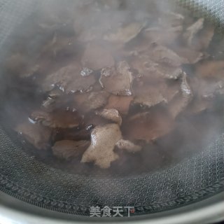 “腊味”腊兔辣肠炒松蘑步骤7 “腊味”腊兔辣肠炒松蘑步骤7