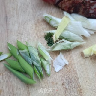 “腊味”腊兔辣肠炒松蘑步骤6 “腊味”腊兔辣肠炒松蘑步骤6