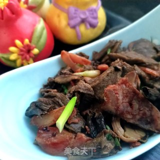 “腊味”腊兔辣肠炒松蘑步骤15 “腊味”腊兔辣肠炒松蘑步骤15
