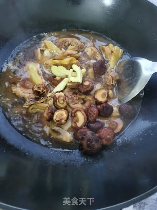 香菇土豆烧鸡肉步骤7
