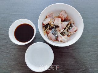不用油炸的红烧鱼块，香而不腻肉质鲜嫩步骤2