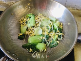 黄豆芽炒油菜步骤4