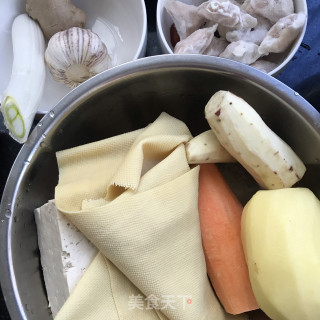牛肉卷时蔬炖锅步骤3