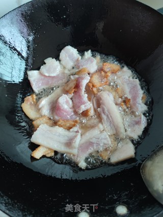 五花肉焖花菜步骤3