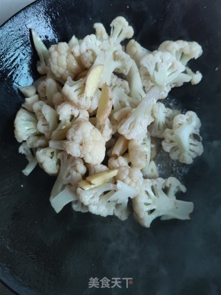 五花肉焖花菜步骤6