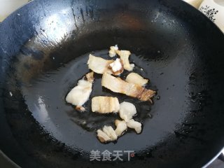 回锅肉炒白菜步骤3