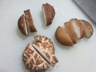 花菜干贝烧蛋饺煲步骤2