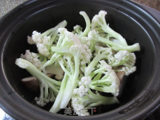 花菜干贝烧蛋饺煲步骤4