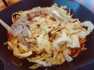 不坨不沾锅的包菜炒粉条，超级简单下饭步骤4